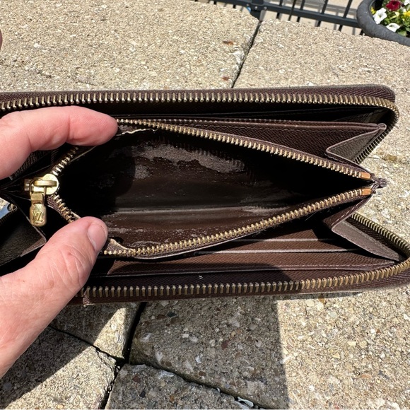 Louis Vuitton Long  Damier Zippy Wallet - Picture 9 of 12